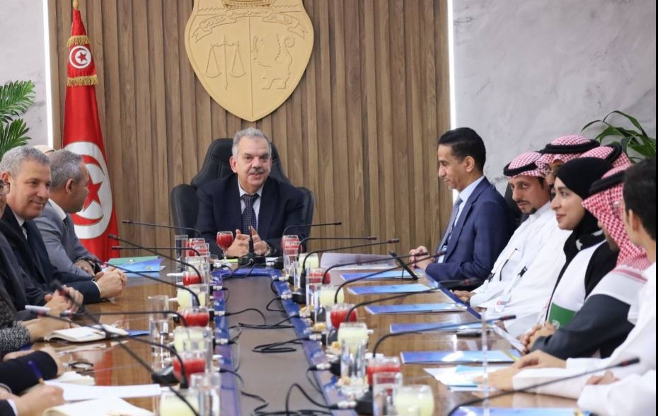 وفد شبابي سعودي في زيارة الى تونس للاطلاع على التجربة التونسية في مجالي الشباب والرياضة