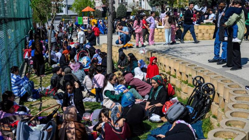 إصابة أكثر من 150 شخصا في إسطنبول جراء زلزال قوته 6.2 درجات