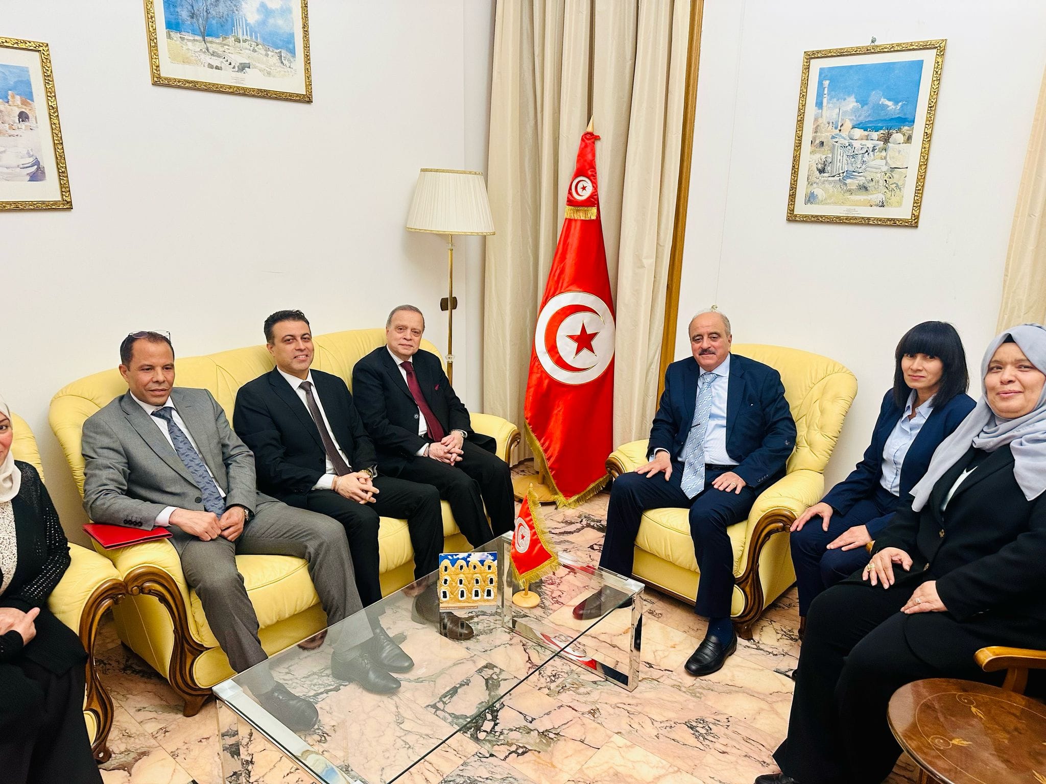 وزير الخارجية يوصى البعثات القنصلية التونسية بايطاليا بمواصلة تحسين الخدمات الادارية والقنصلية والمحافظة على حقوق الجالية.