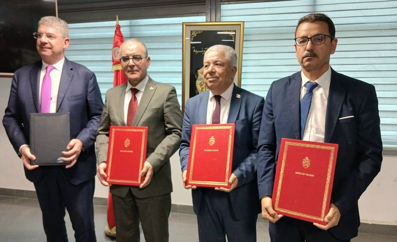 توقيع اتفاقيتين الأولى لفائدة الدولة التونسية، والثانية للشركة التونسية لاستغلال وتوزيع المياه.