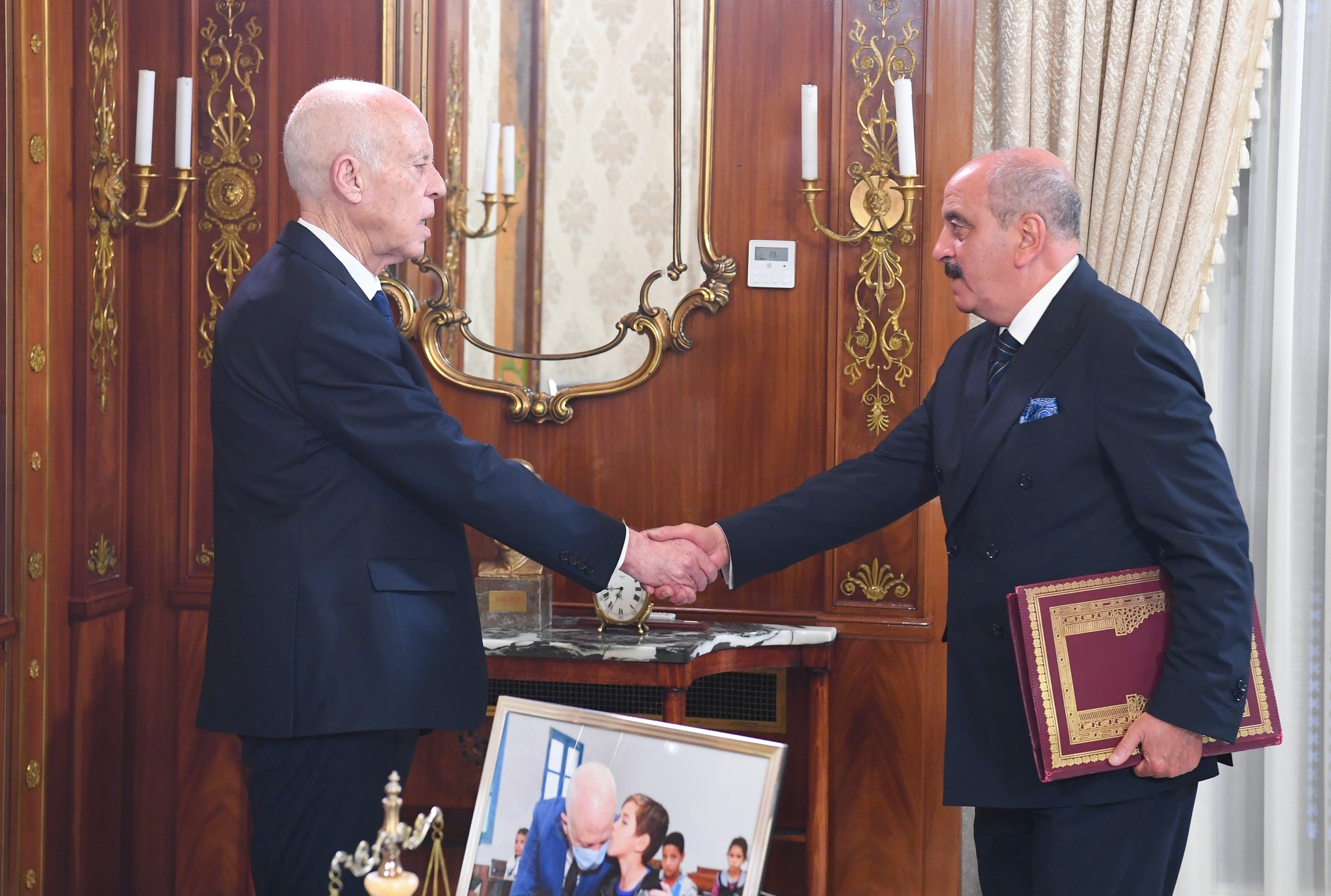رئيس الجمهورية: "التصريحات والبيانات الصادرة عن جهات أجنبية تُعدُ تدخلا سافرا في الشأن الداخلي التونسي"
