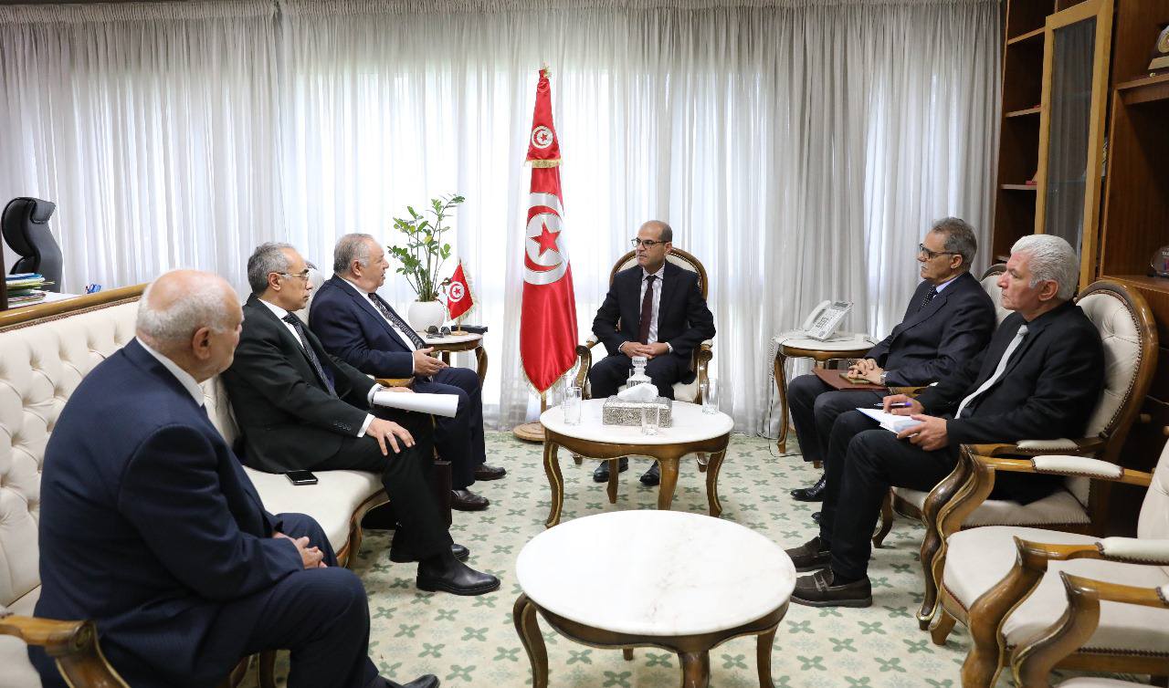 وزير التجهيز والإسكان يستقبل وفد عن غرفة التجارة والصناعة بصفاقس