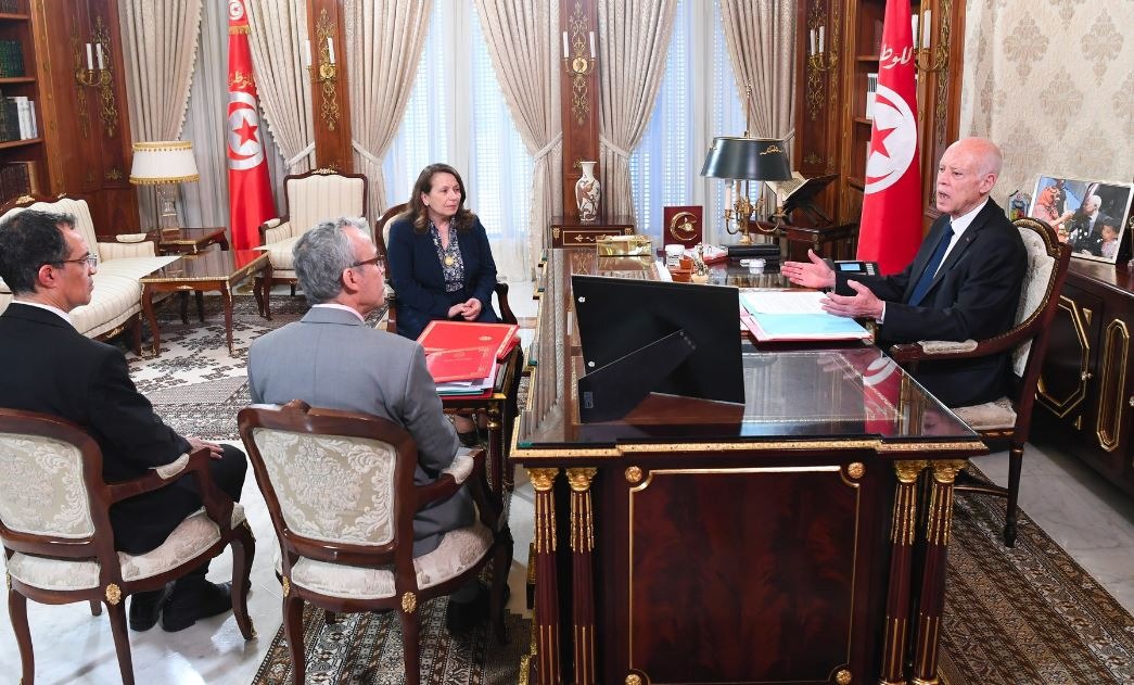 رئيس الجمهورية يسدى تعليماته بإيجاد حلول عاجلة للمنشآت التي زارها من بينها مطحنة الدهماني ومعمل البلاستيك بالمزونة
