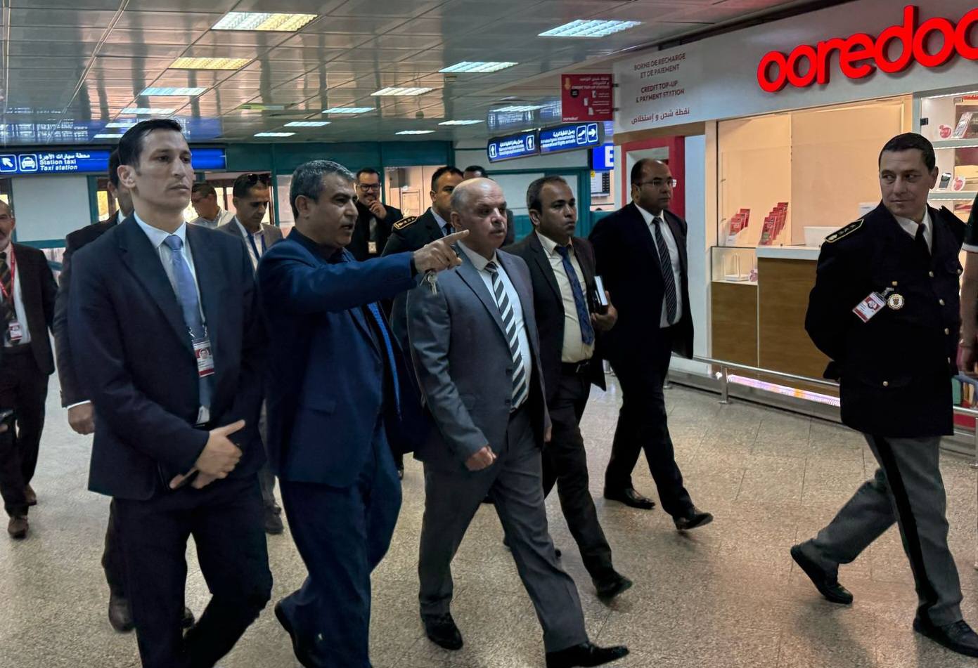 وزير النقل يتفقد الاستعدادات لموسمي الحج والصيف 2025، واجتماع لفتح الآفاق أمام طياري الخطوط التونسية.