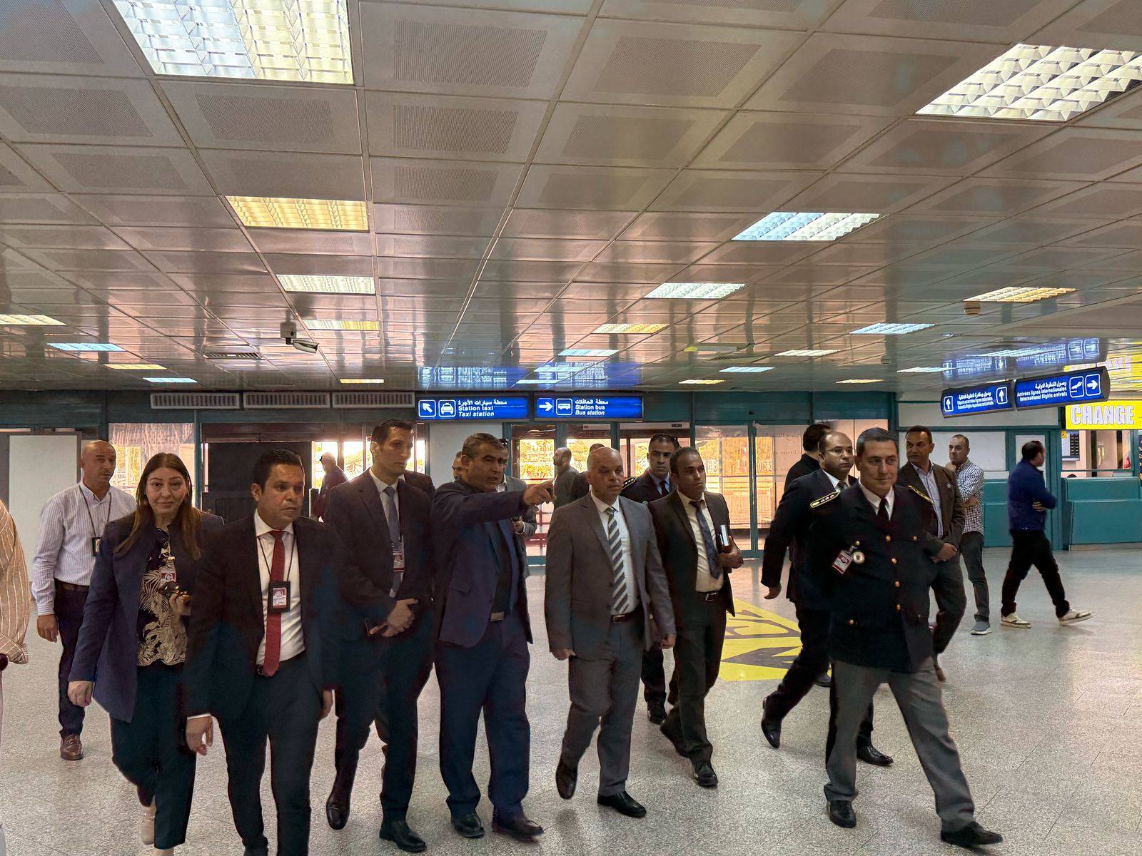 وزير النقل يتفقد الاستعدادات لموسمي الحج والصيف 2025، واجتماع لفتح الآفاق أمام طياري الخطوط التونسية.