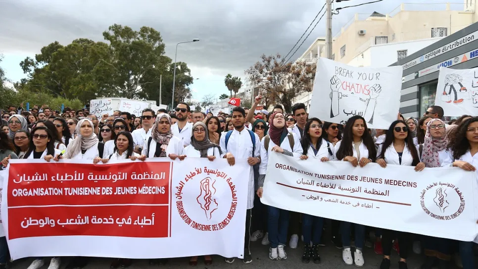 الأطباء الشبان ينظمون سلسلة من التحركات الاحتجاجية منها إضراب وطني ب5 أيام ومقاطعة التربصات