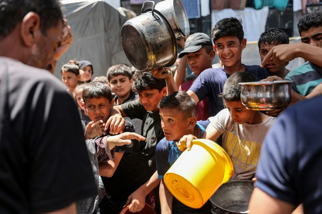 رئيس الوزراء الفلسطيني يطالب بتشكيل تحالف دولي لإدخال المساعدات الإنسانية إلى قطاع غزة