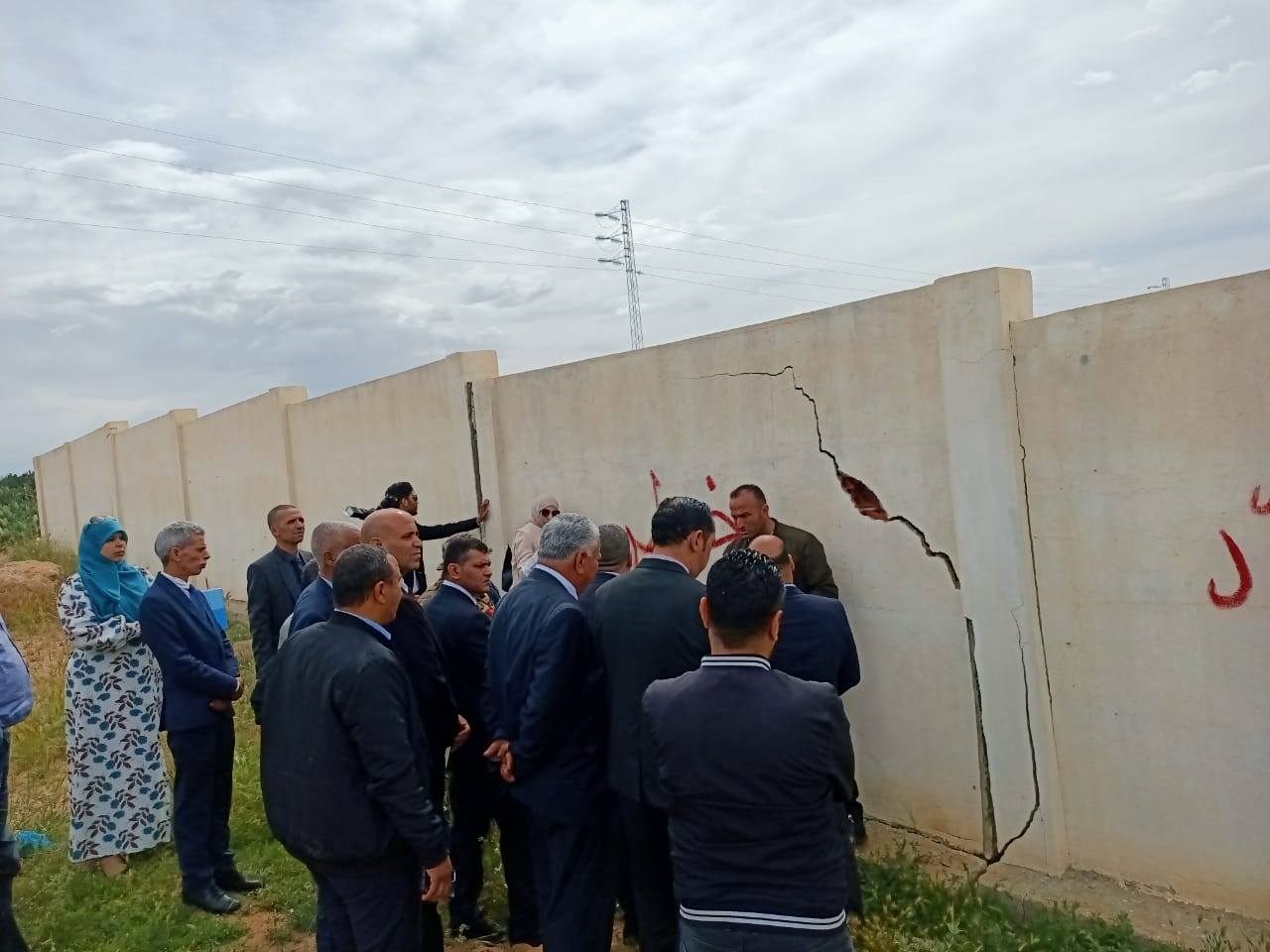 خلال زيارته إلى معتمدية فوسانة من ولاية القصرين : وزير التربية يؤكد وضع برنامج لعمليات الصيانة لجميع المؤسسات التربوية بكامل ولايات البلاد