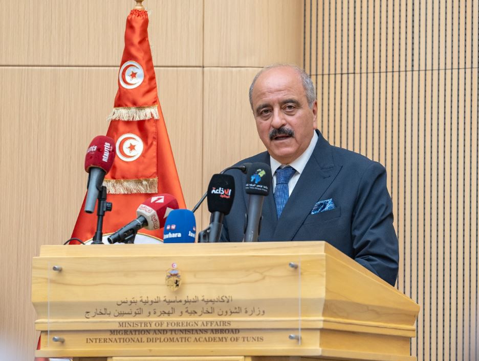 وزير الخارجية: تونس لن تكون أرض عبور أو إقامة للمهاجرين غير النظاميين