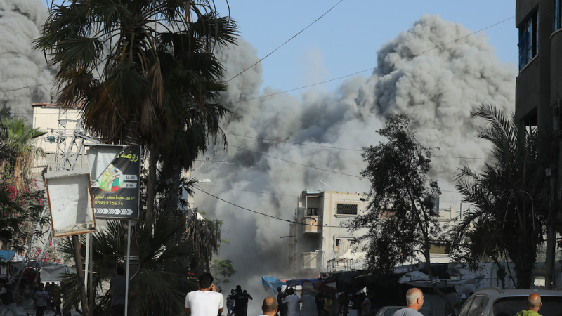  غزة : ارتفاع عدد الشهداء الفلسطينيين في القصف الصهيوني على مدرسة تؤوي نازحين إلى 32 شهيدًا