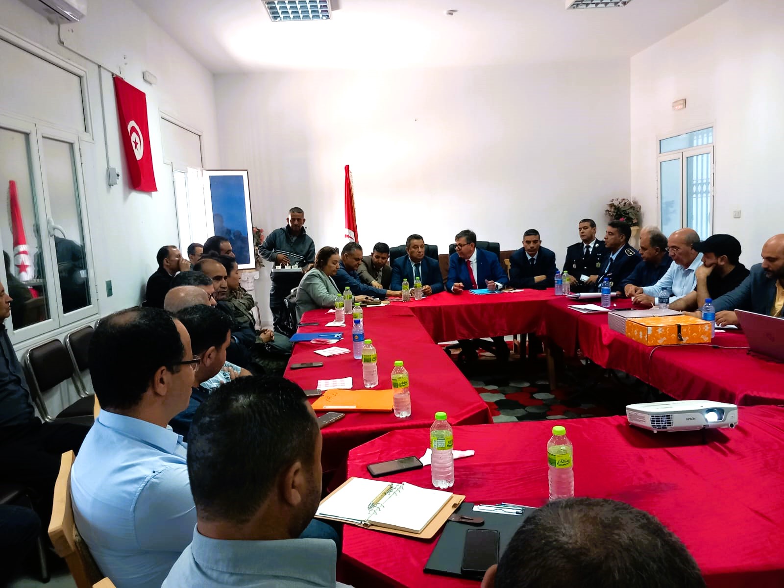 مدنين : جلسة عمل لمتابعة تقدم الدراسات المتعلقة بمشروع تهيئة وتوسعة المعبر الحدودي براس جدير