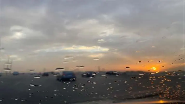 الليلة: أمطار متفرقة والحرارة بين 16 و29 درجة