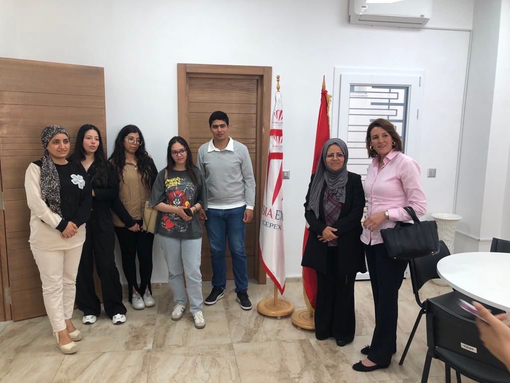 زيارة ميدانية لطلبة في مجال التجارة الدولية إلى مكتب مركز النهوض بالصادرات بسوسة