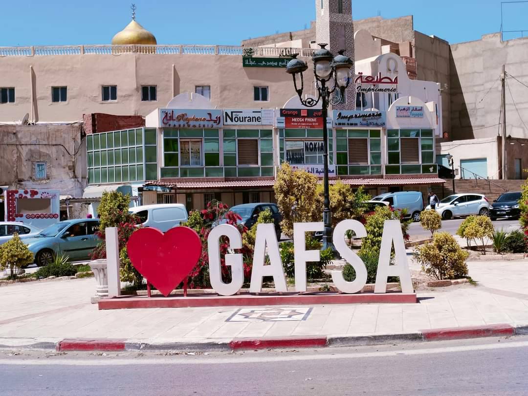 بلدية قفصة تعلن على برنامج لتهيئة عدد من الطرقات مع تكثيف حملات النظافة  في مختلف الاحياء والتجمعات السكنية 