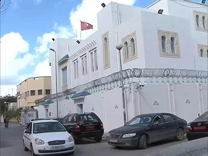 سفارة تونس بطرابلس تدعو الجالية التونسية إلى التزام الحذر والامتناع عن الخروج من مقرات إقامتهم