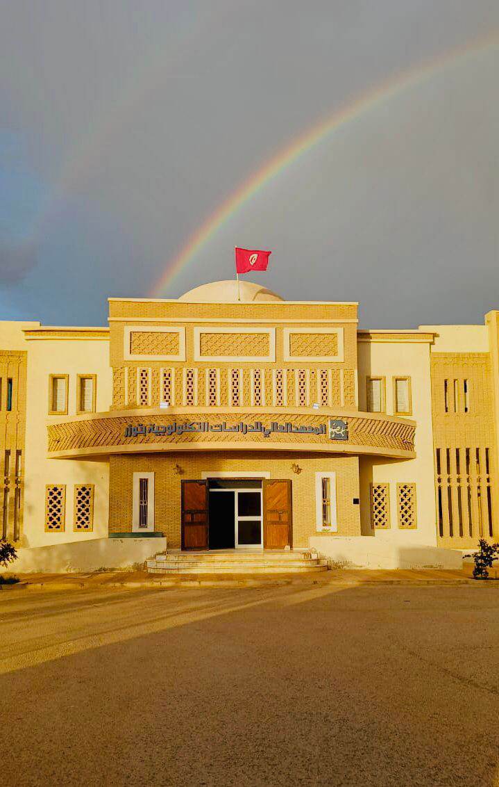 مدير المعهد العالي للدراسات التكنولوجية بتوزر يناشد السلطات المعنية لفك عزلة الطلبة وتحسين ظروف التنقل