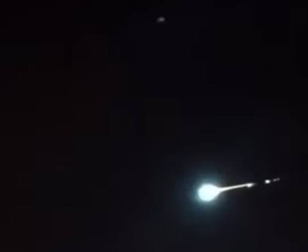 نيزك قبلي : شوهد ايضا في تطاوين وقابس وتوزر ،،و الفيديو الذي تم تداوله بخصوصه صحيح !