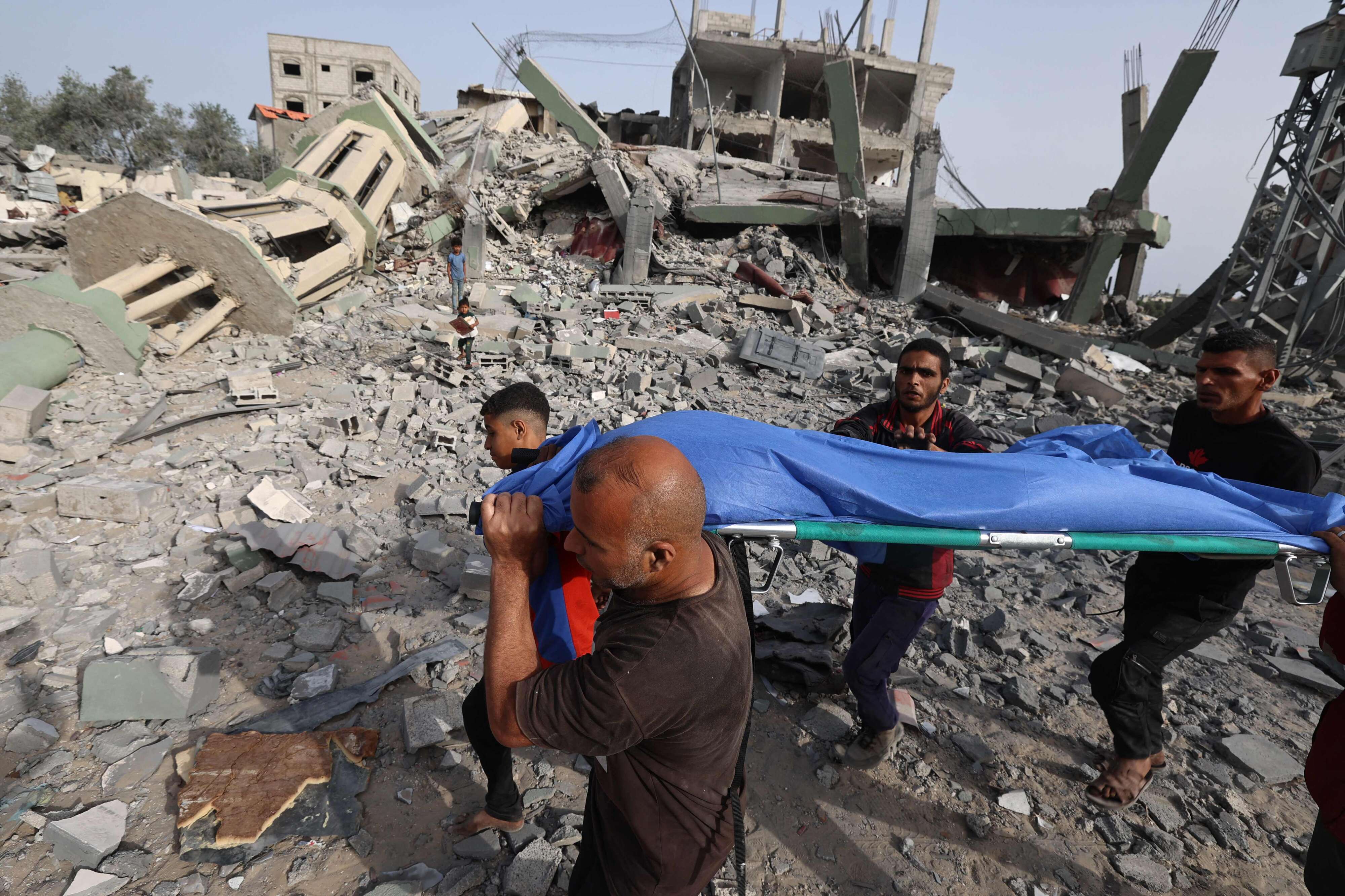 استشهاد 15 فلسطينيًا في قصف الاحتلال الصهيوني على قطاع غزة