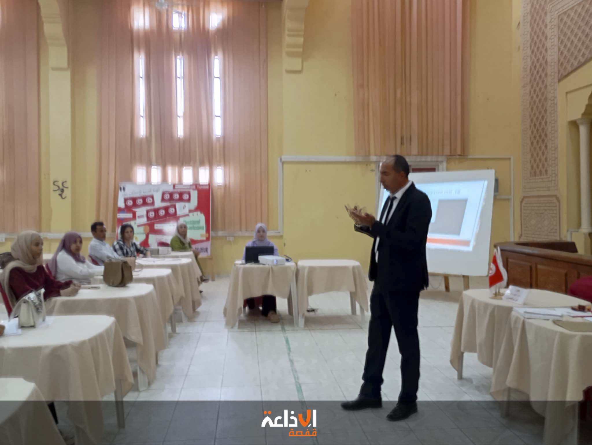 توزر : تنظيم يوم تكويني استعدادا للانتخابات التشربعية الجزئية بدائرة دقاش حامة الجريد تمغزة