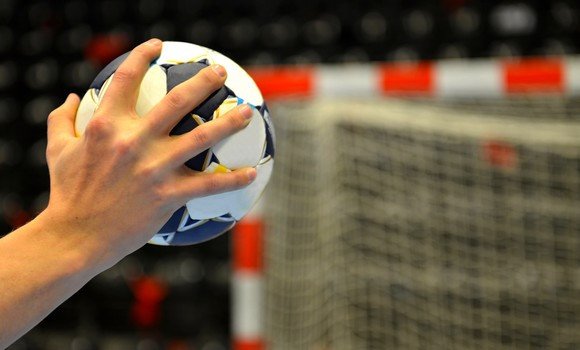  كأس إفريقيا للأندية الفائزة بالكؤوس لكرة اليد: الأهلي المصري يفوز في الدور نصف النهائي