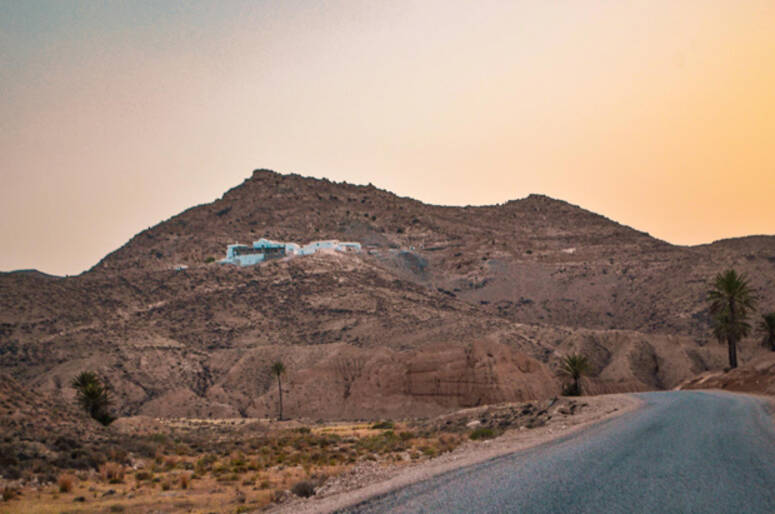 قابس: وفد من "اليونسكو" يختتم زيارة تقييم ميدانية لملف إدراج الحديقة الجيولوجية "الظاهر" ضمن قائمة الشبكة العالمية للحدائق الجيولوجية