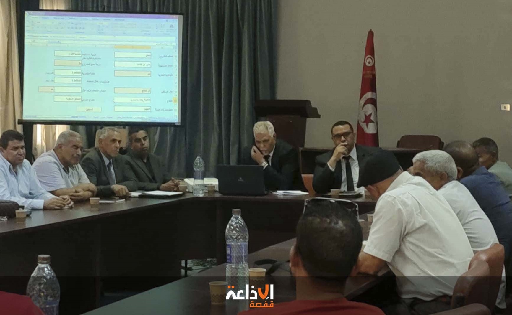 جلسة عمل بمقر ولاية قبلي حول الاعداد لمخطط التنمية لولاية قبلي لسنة 2026_2030