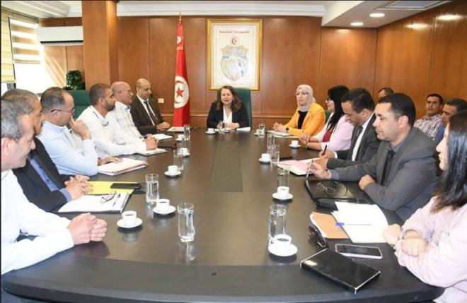 وزيرة الصناعة تدعو الى تسريع انجاز مكونات مشروع ثلاثي الفسفاط الرفيع بالمظيلة
