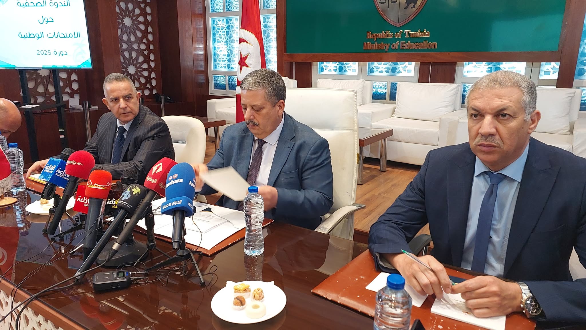 بالأرقام.. وزير التربية يعلن عن تفاصيل مناظرتي "السيزيام" و"النوفيام"