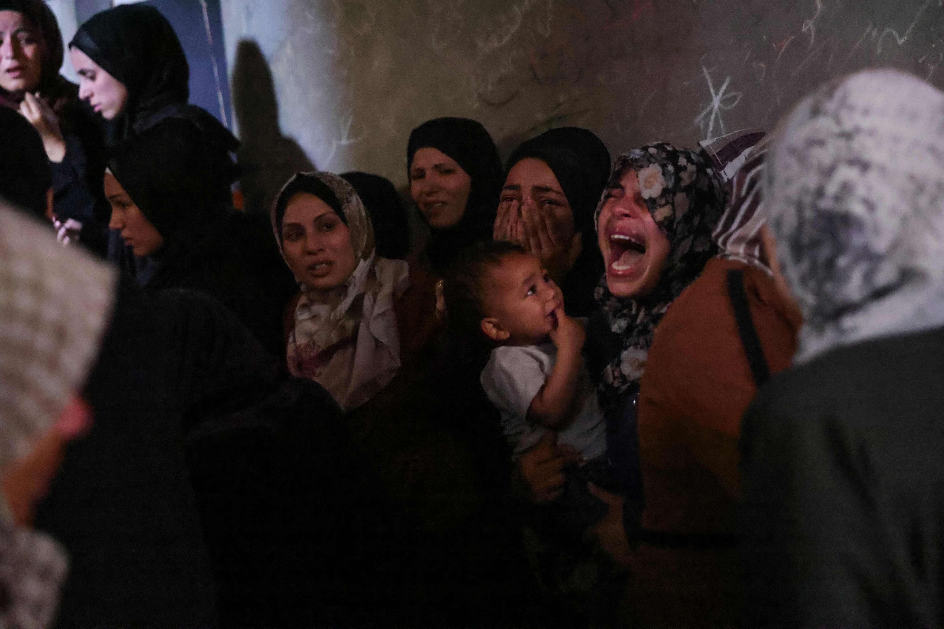 العدوان الصهيوني: إصابة 20 فلسطيني برصاص قوات الاحتلال قرب نقطة توزيع طعام