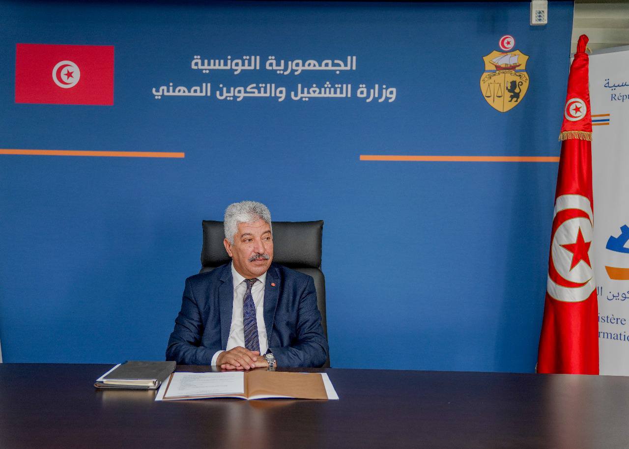 متابعة تنفيذ برنامج دعم تنافسية المؤسسات والتمكين الاقتصادي للمواطنين محور جلسة عمل بوزارة التشغيل