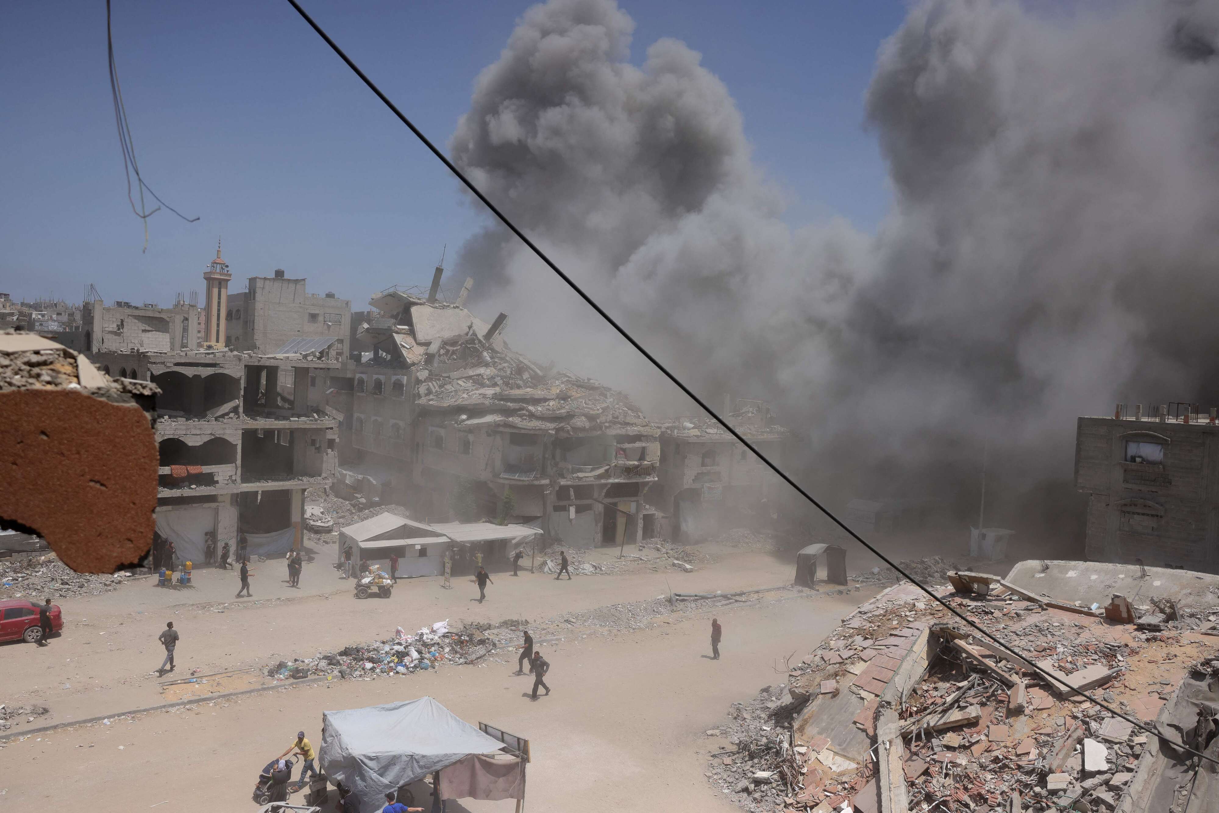 استشهاد 14 فلسطينيا معظمهم من النساء والأطفال في غارة إسرائيلية على غزة