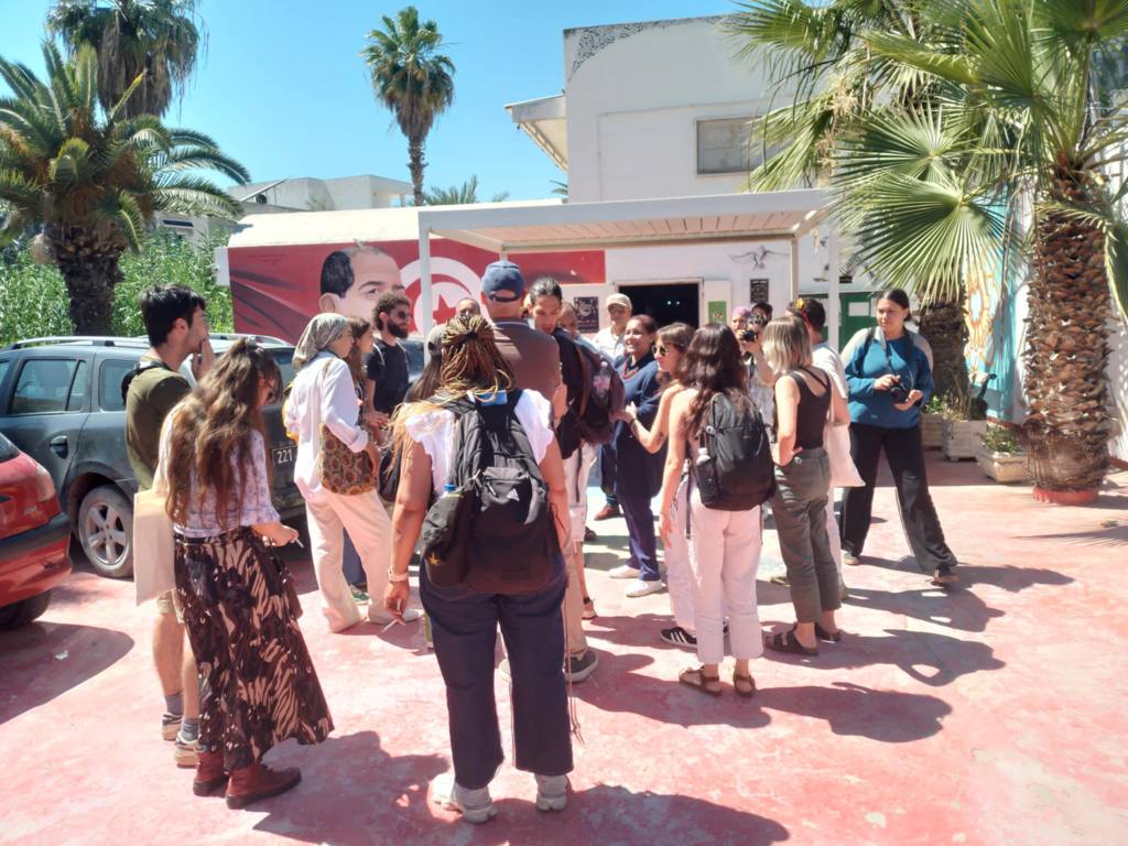 مجموعة من الطلبة الايطاليين من جامعة بولونيا يزورون دار الثقافة شكري بلعيد بجبل الجلود