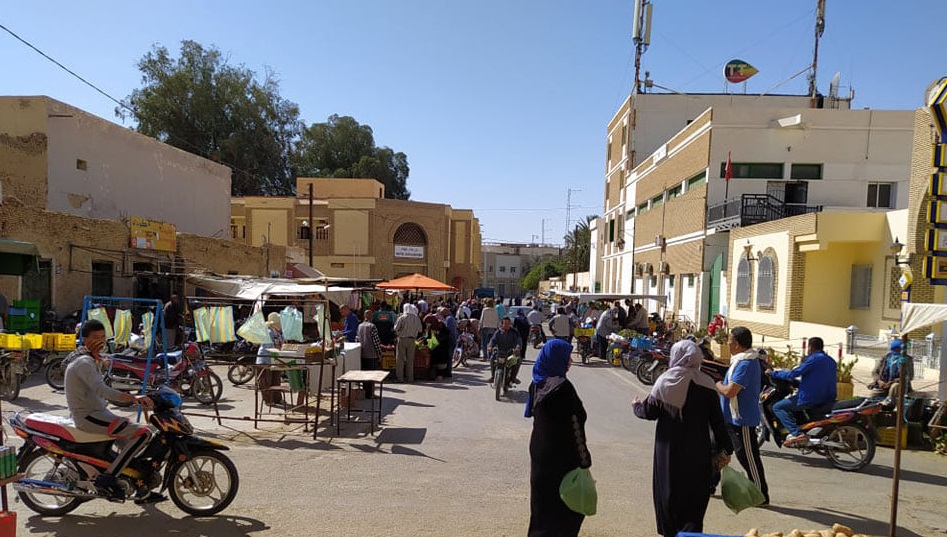 العائلات بربوع الجريد تواصل تحضيراتها بمناسبة عيد الاضحى المبارك