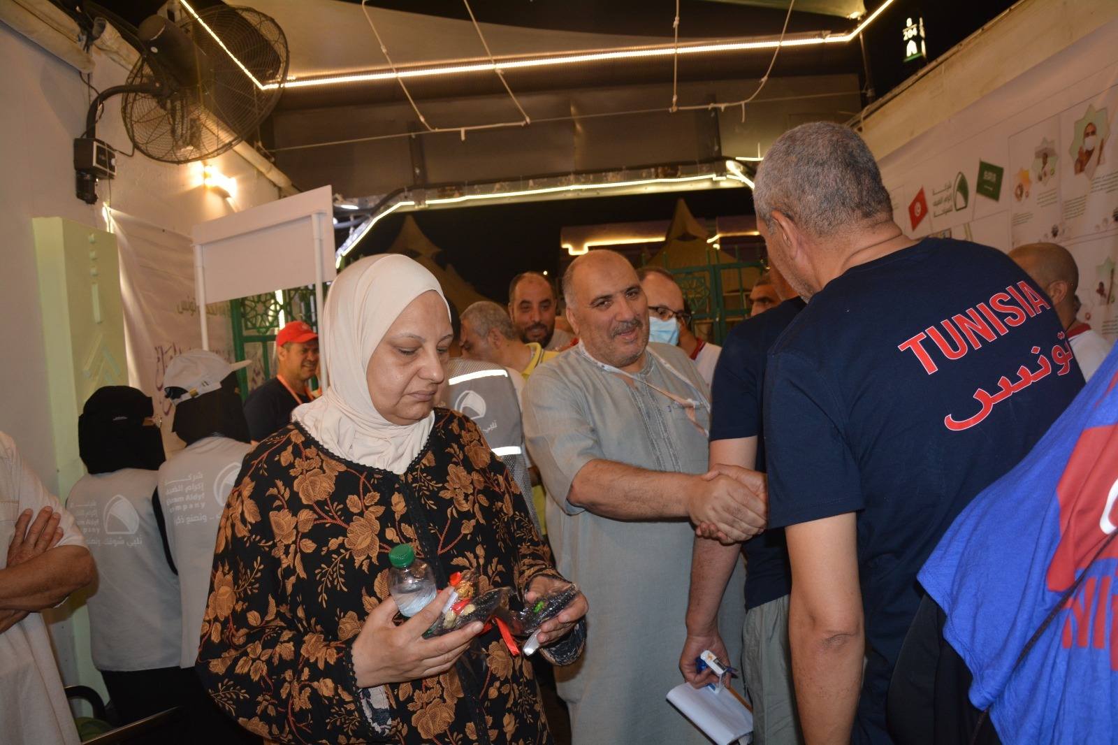 وزير الشؤون الدينية يلتقي بالحجيج في  مخيّمات منى