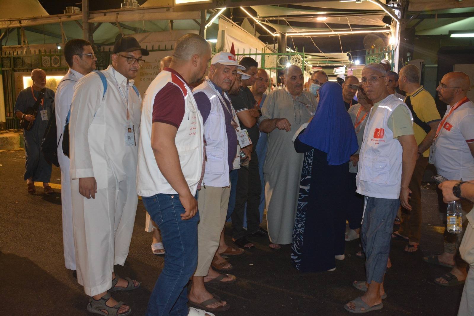 وزير الشؤون الدينية يلتقي بالحجيج في  مخيّمات منى