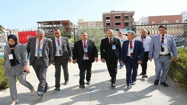 وزير التربية يؤدي زيارة الى مركز إصلاح الباكالوريا بالمهدية
