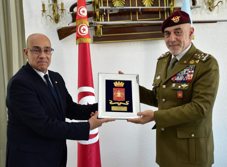 دعم التعاون الثنائي في المجال العسكري محور لقاء بين وزير الدفاع ورئيس أركان جيش البر الإيطالي