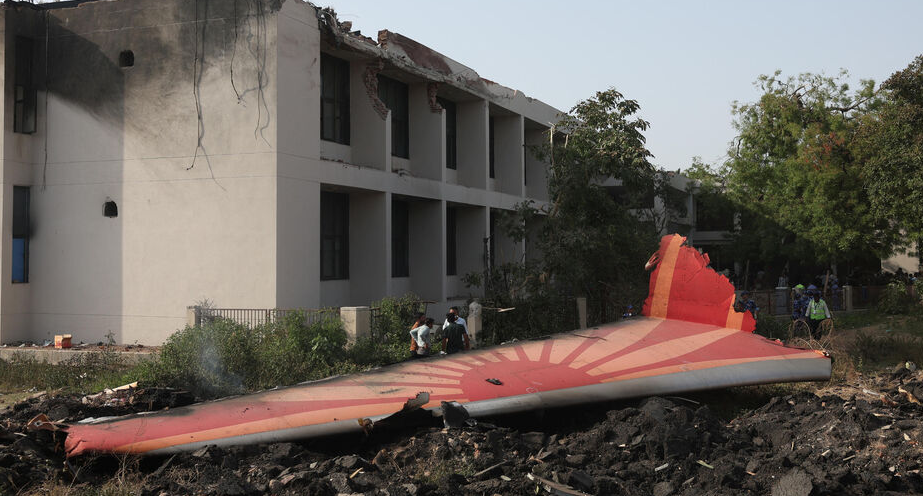 Crash d’un avion en Inde : un passager a survécu à l’accident qui a fait plus de 200 morts