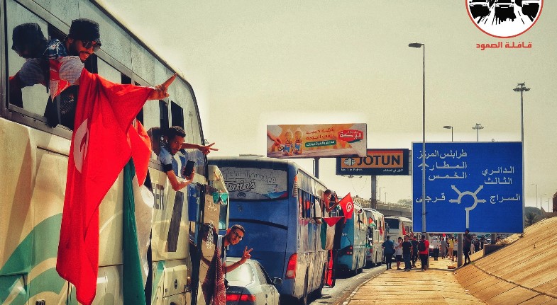 قافلة الصمود تتوقف حاليا عند مدخل مدينــة سرت الليبية