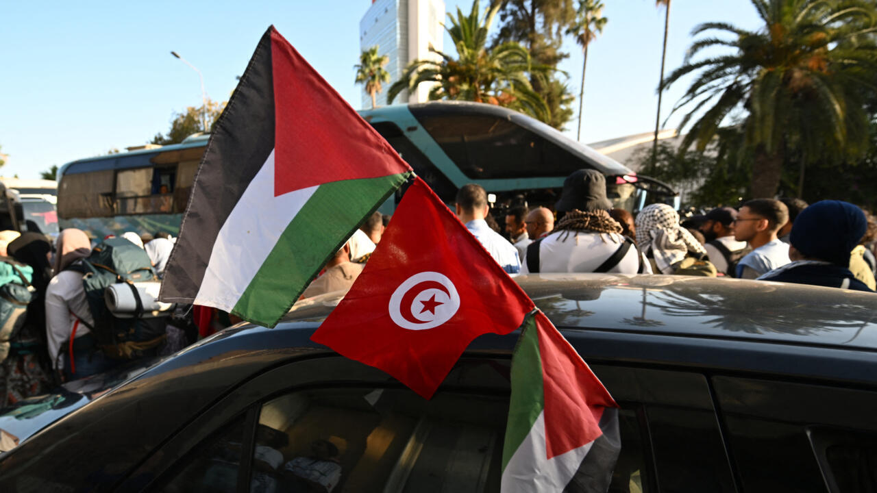 قافلة الصمود تدعو الحكومة الليبية بالشرق إلى وقف "حصارها التجويعي" ضدّ أعضاء القافلة والإفراج عن المشاركين الذين اعتقلتهم