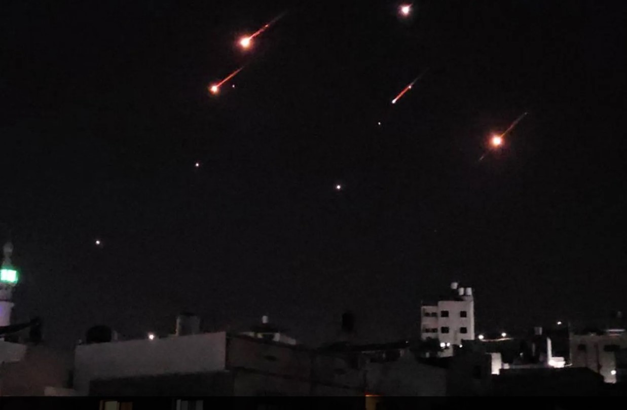  إيران تُطلق دفعة جديدة من الصواريخ على الكيان الصهيوني 