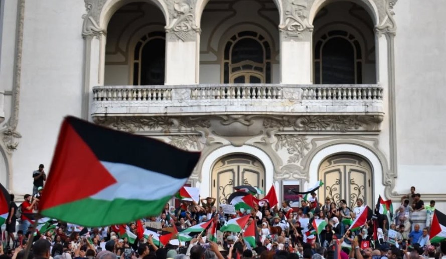   وقفة تضامنية مع ’’قافلة الصمود’’ أمام المسرح البلدي بالعاصمة