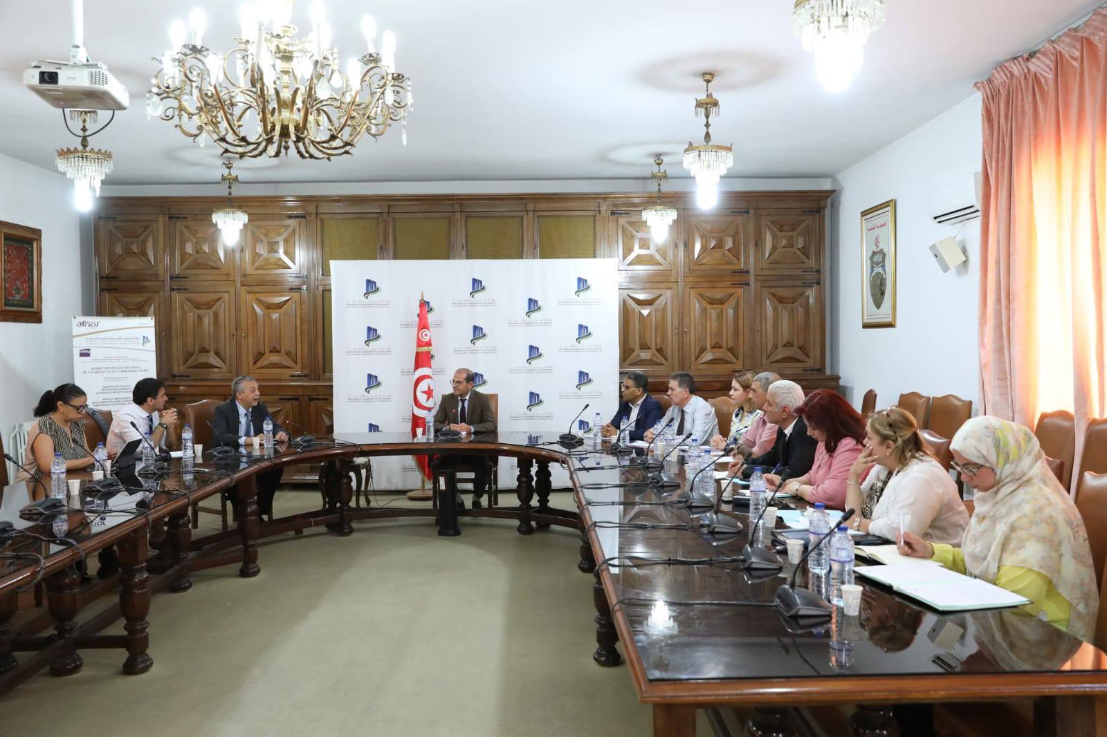  وزير التجهيز والإسكان يجتمع بممثّلي البنك الدولي