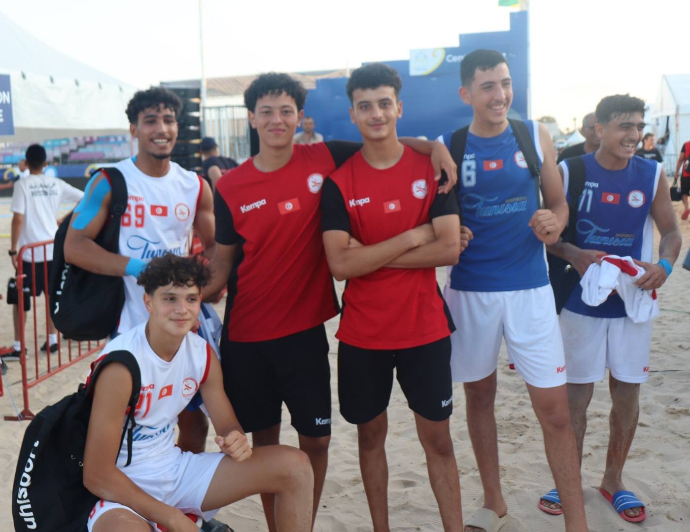 فوز المنتخب الوطني أصاغر على المجر بنتيجة 2_0 في بطولة العالم لكرة اليد الشاطئية  المنتظمة بالحمامات