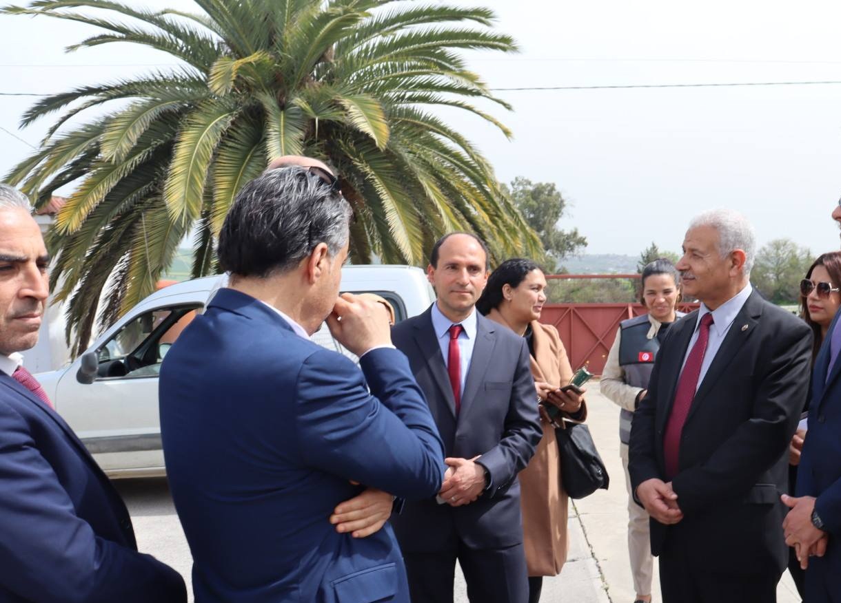 وزير التجارة وتنمية الصادرات  يؤدي زيارات ميدانية تفقدية لكل من سوق الجملة وشركة اللحوم ومركز الخزن للديوان التونسي للتجارة  