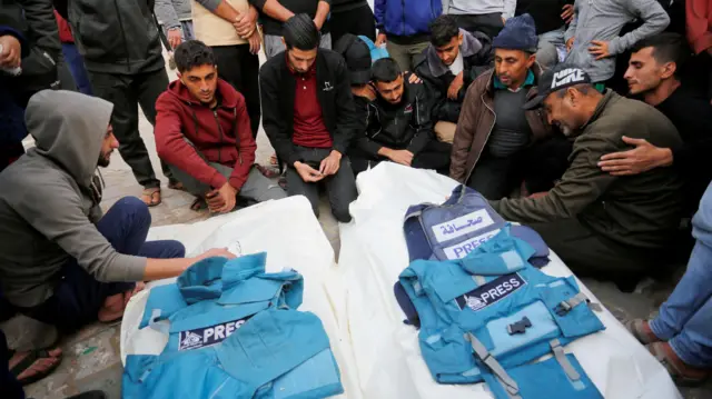 ماي الماضي: استشهاد 12 صحفيا فلسطينيا وتهجير 250 من أماكن سكناهم