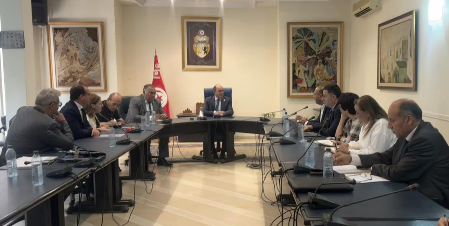  وزير السياحة يشرف على جلسة عمل لمتابعة مدى جاهزية القطاع لذروة النشاط