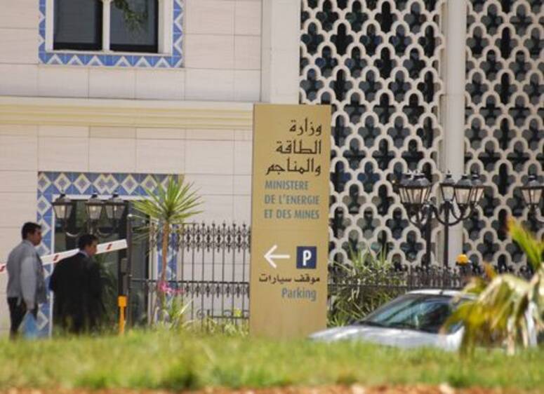مسؤولون من وزارة الصناعة ومن ولاية قفصة يؤكدون ضرورة تسريع اجراءات مناظرات الانتداب لرفع مردودية المؤسسات