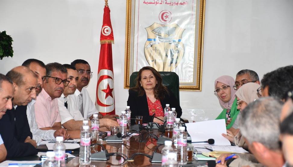 جلسة عمل بالعاصمة تخصص لمتابعة تقدم المشاريع الاستراتيجية وتنفيذ برامج البنية التحتية الصناعية بولاية قفصة