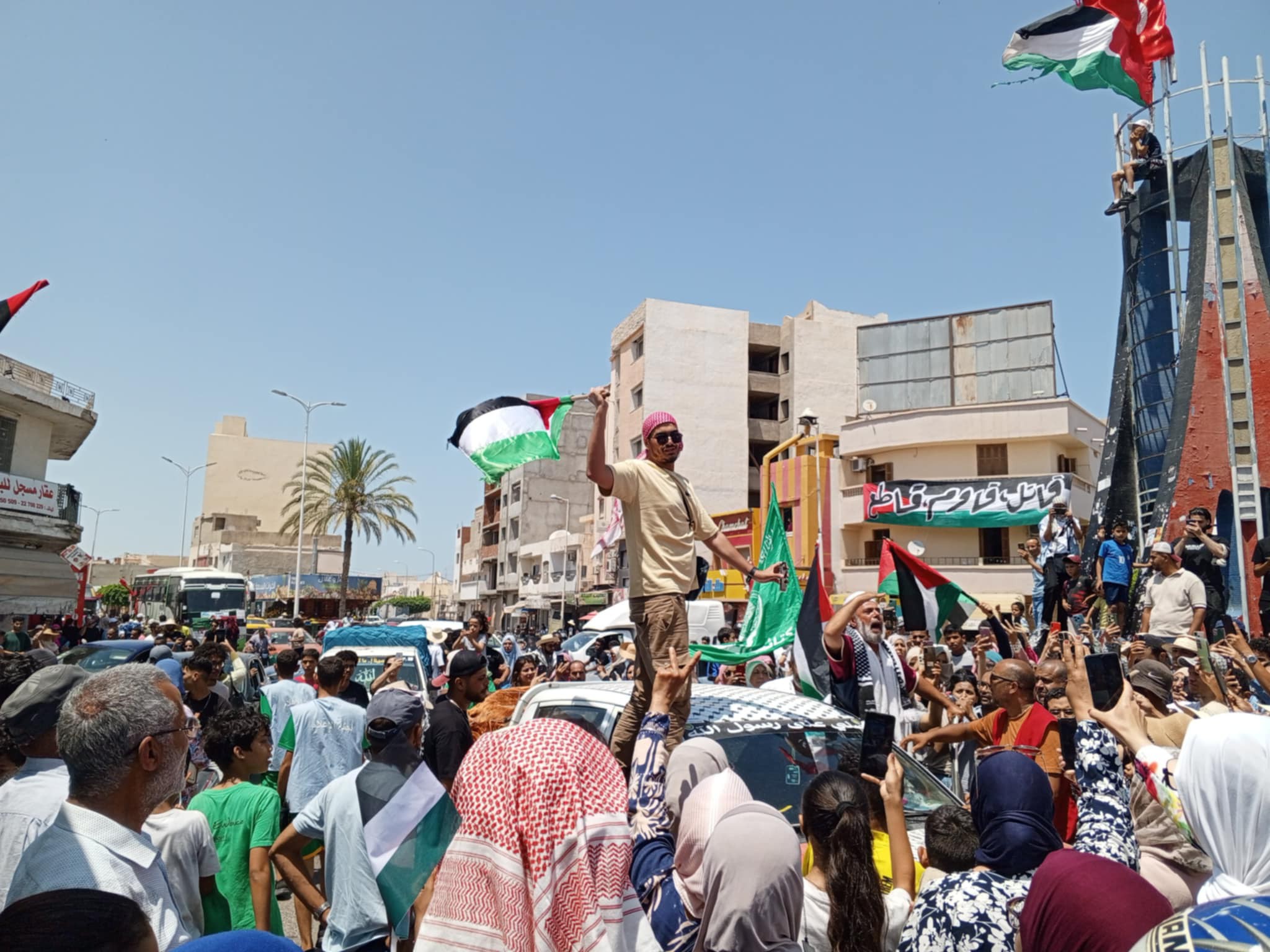 قابس: استقبال شعبي لقافلة "الصمود" بعين سلام